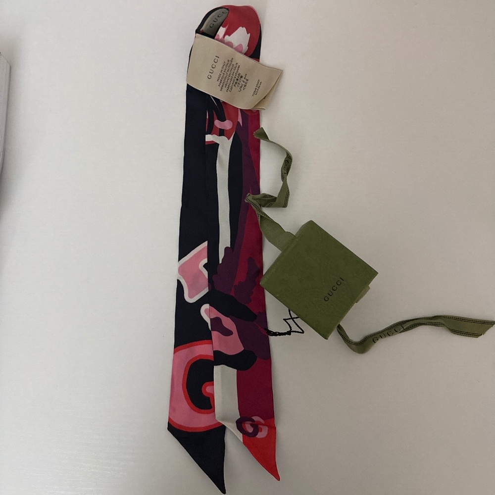 Gucci BEES SILK NECK BOW